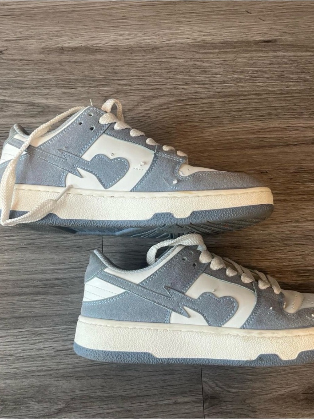 Women’s Low-Top Heart Accent Sneakers in Light Blue and White
